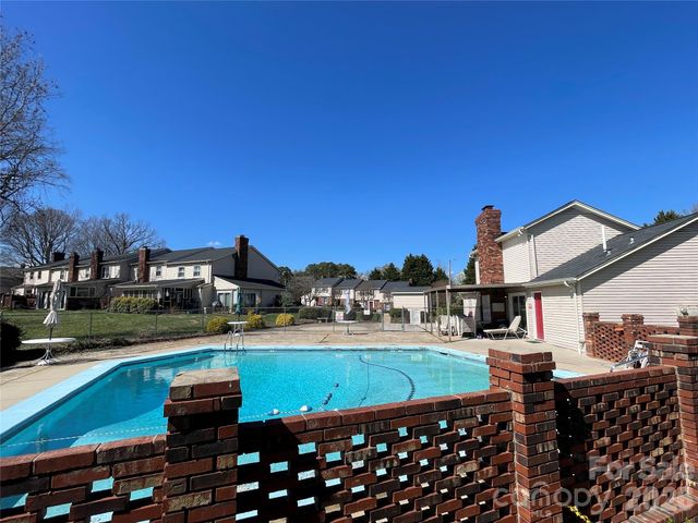 2705 N Center Street 36, Hickory, NC 28601