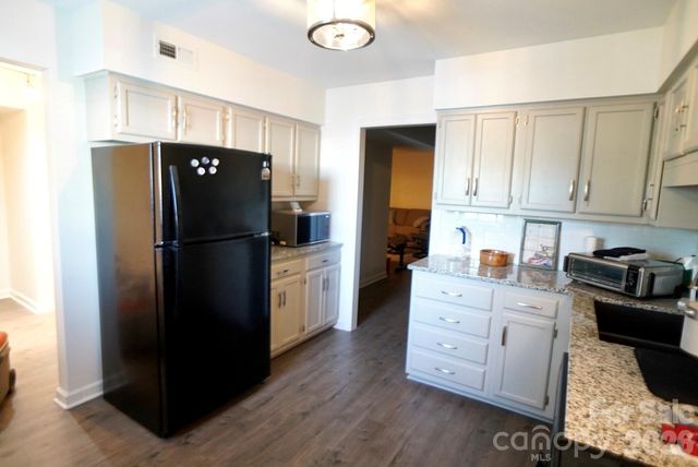 2705 N Center Street 36, Hickory, NC 28601