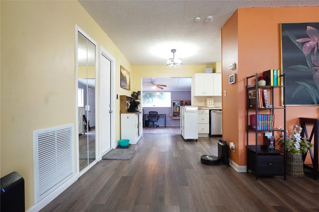 737 52ND AVENUE S, St Petersburg, FL 33705