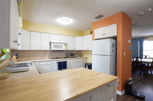 737 52ND AVENUE S, St Petersburg, FL 33705
