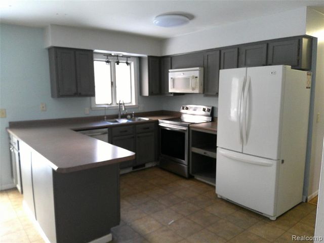 3732 Fish Lake Road, Lapeer, MI 48446