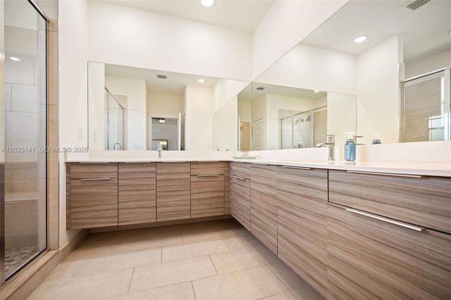 8763 NW 157th Ter, Miami Lakes, FL 33018