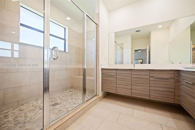 8763 NW 157th Ter, Miami Lakes, FL 33018