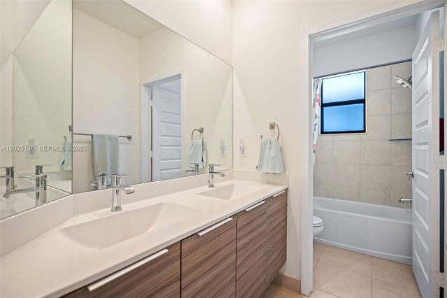 8763 NW 157th Ter, Miami Lakes, FL 33018