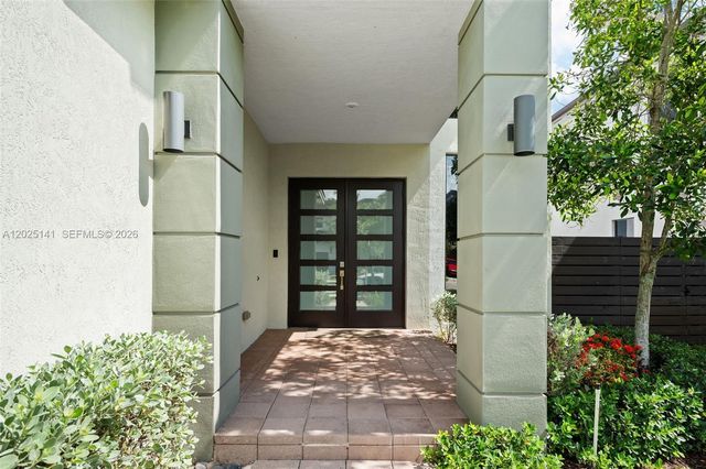8763 NW 157th Ter, Miami Lakes, FL 33018