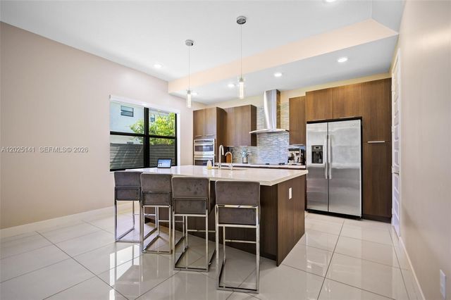 8763 NW 157th Ter, Miami Lakes, FL 33018