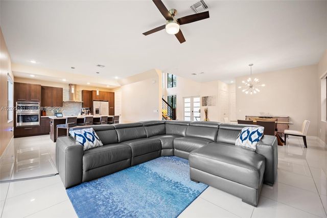 8763 NW 157th Ter, Miami Lakes, FL 33018