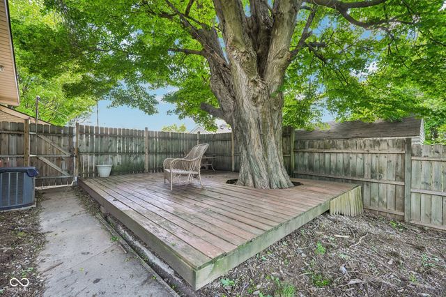 320 Maple Street, Greenwood, IN 46142