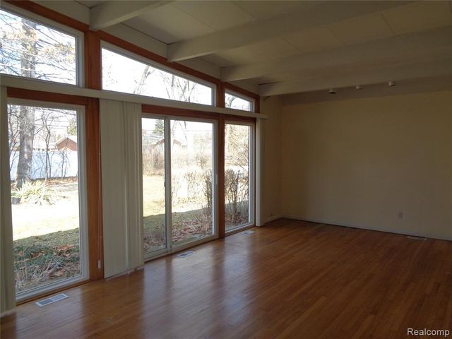 31750 Coronet, Farmington Hills, MI 48334