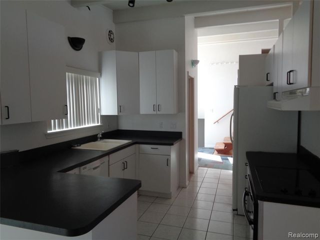 31750 Coronet, Farmington Hills, MI 48334