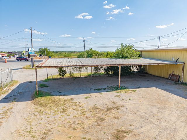 3020 W Walker Street, Breckenridge, TX 76424