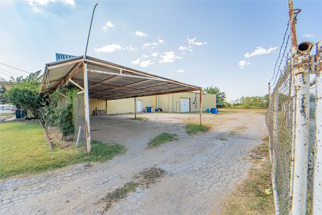 3020 W Walker Street, Breckenridge, TX 76424