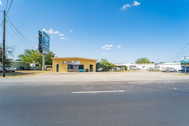 3020 W Walker Street, Breckenridge, TX 76424