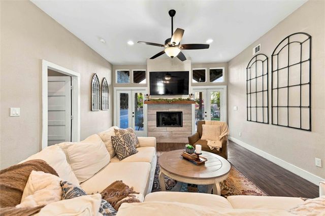 1814 Emerald Isle DR, Leander, TX 78641