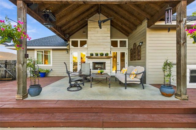 1814 Emerald Isle DR, Leander, TX 78641