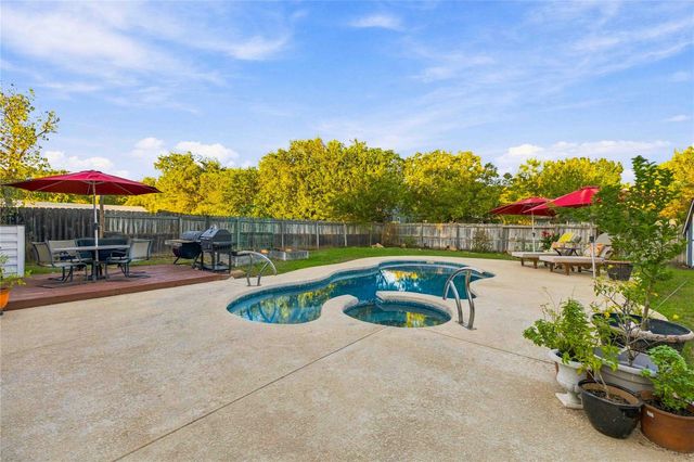 1814 Emerald Isle DR, Leander, TX 78641