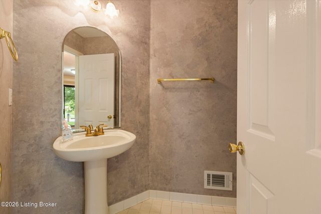 504 Evergreen Place Ct, Louisville, KY 40223