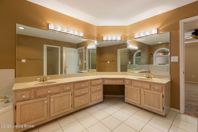504 Evergreen Place Ct, Louisville, KY 40223