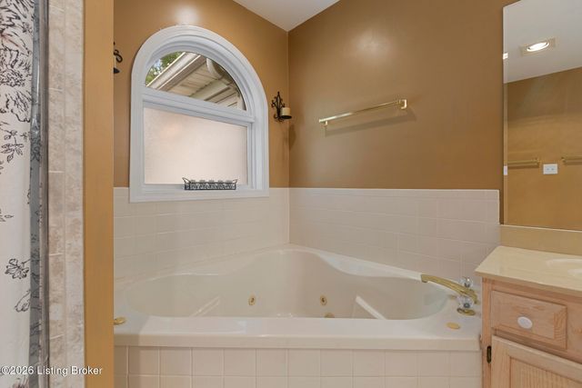 504 Evergreen Place Ct, Louisville, KY 40223