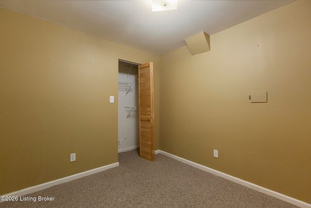 504 Evergreen Place Ct, Louisville, KY 40223