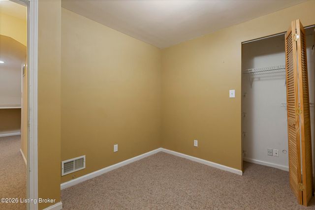 504 Evergreen Place Ct, Louisville, KY 40223