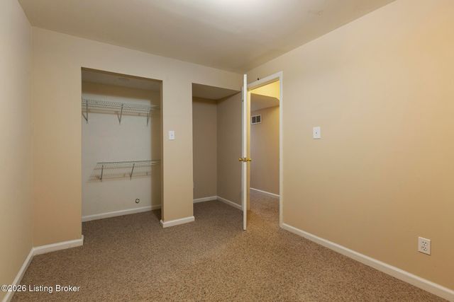 504 Evergreen Place Ct, Louisville, KY 40223