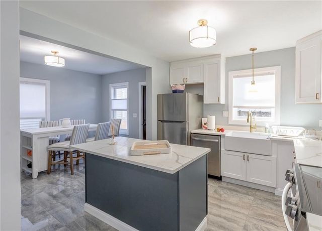 18 Hall Avenue, Newport, RI 02840