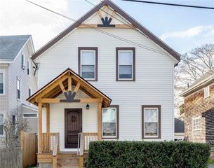 18 Hall Avenue, Newport, RI 02840