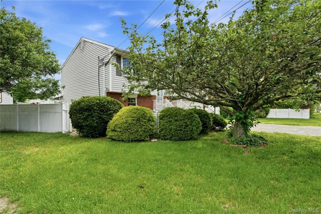 175 Candlewood Road, Bay Shore, NY 11706