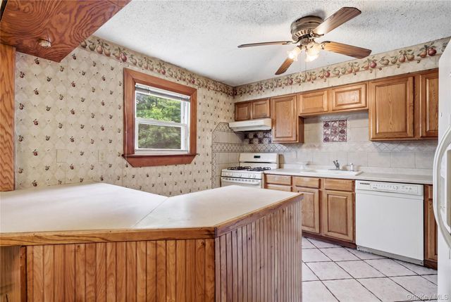 175 Candlewood Road, Bay Shore, NY 11706
