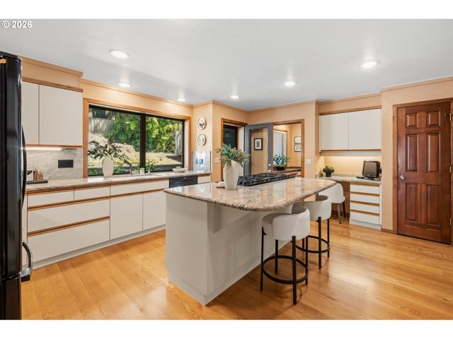 4273 SUNDEW Ct, Lake Oswego, OR 97035