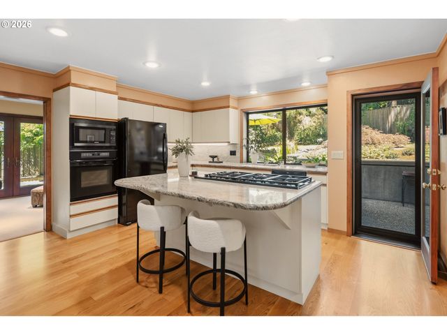 4273 SUNDEW Ct, Lake Oswego, OR 97035