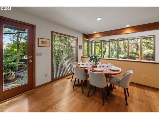 4273 SUNDEW Ct, Lake Oswego, OR 97035