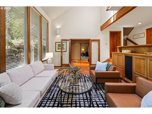 4273 SUNDEW Ct, Lake Oswego, OR 97035