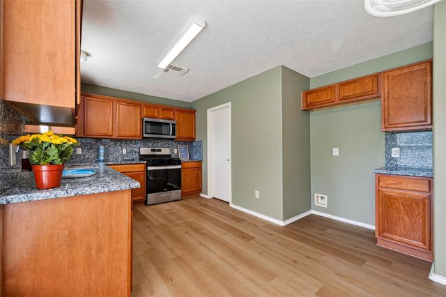 11030 Knobbley Oak Ct, Cypress, TX 77065