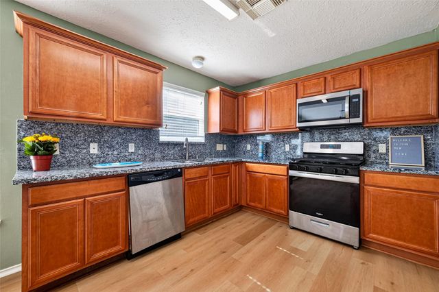 11030 Knobbley Oak Ct, Cypress, TX 77065