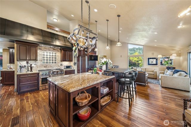 7104 166th Avenue E, Sumner, WA 98390