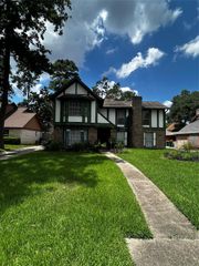 616 S Rivershire Drive, Conroe, TX 77304