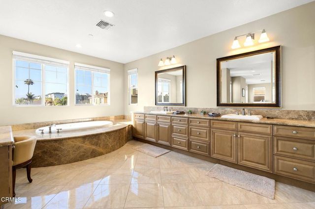 3927 W Hemlock Street, Oxnard, CA 93035