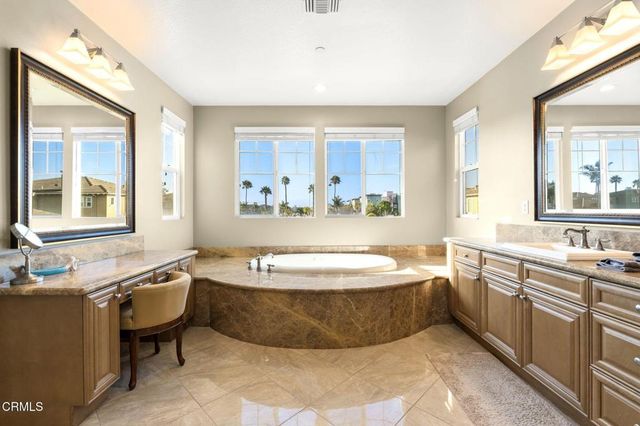 3927 W Hemlock Street, Oxnard, CA 93035