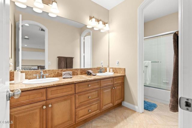 3927 W Hemlock Street, Oxnard, CA 93035