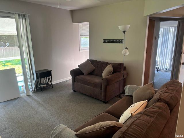 205 S Emerald Ln Lane, Carbondale, IL 62901