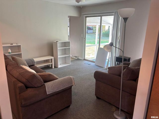 205 S Emerald Ln Lane, Carbondale, IL 62901