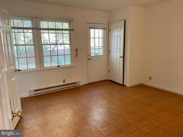 1047 N MONROE ST, Arlington, VA 22201