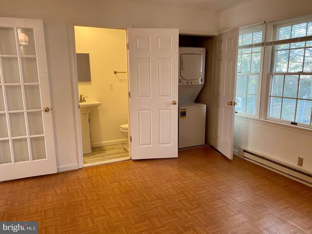 1047 N MONROE ST, Arlington, VA 22201