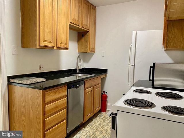 1047 N MONROE ST, Arlington, VA 22201
