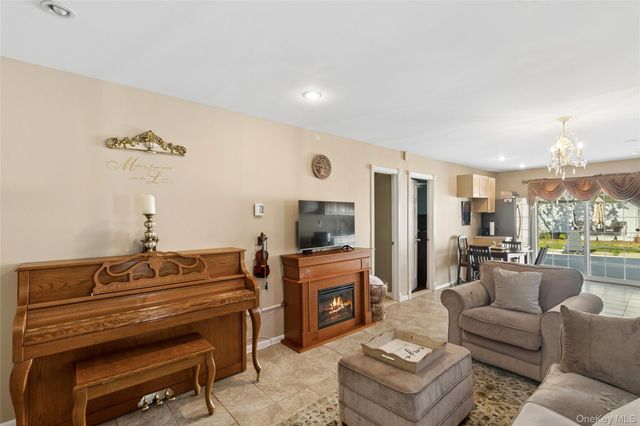 346 Avenue C, Ronkonkoma, NY 11779