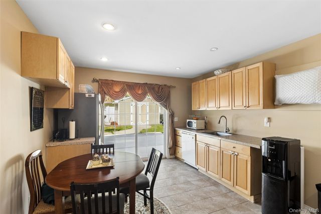 346 Avenue C, Ronkonkoma, NY 11779