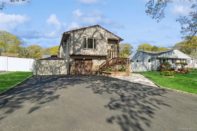 346 Avenue C, Ronkonkoma, NY 11779