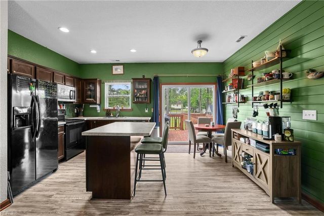 119 Vincent DR, Moyock, NC 27958